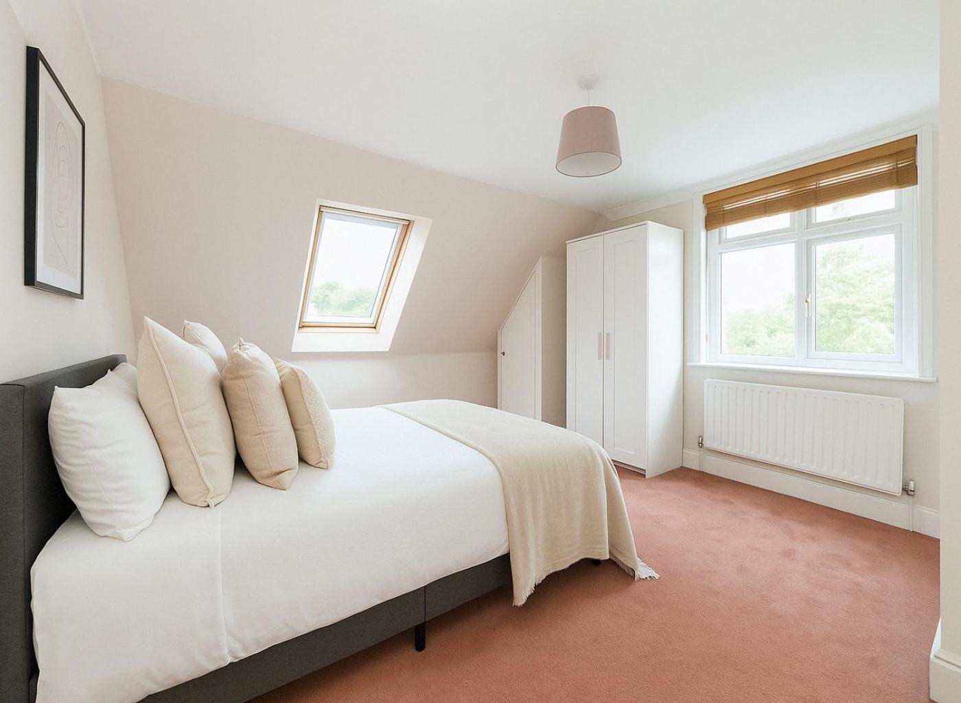 2 Bed In Brockley Apartment